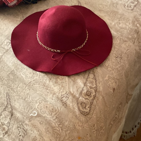 Red felt floppy hat - Picture 4 of 8